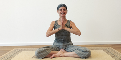 Yoga course - vorhandenes Yogazubehör: Meditationshocker - Überlingen - Dr. Karin Götz - Yogastudio am See