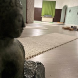 Yoga: Das gemütliche Studio - Hatha Yoga kassenzertifiziert 8 / 10 Termine