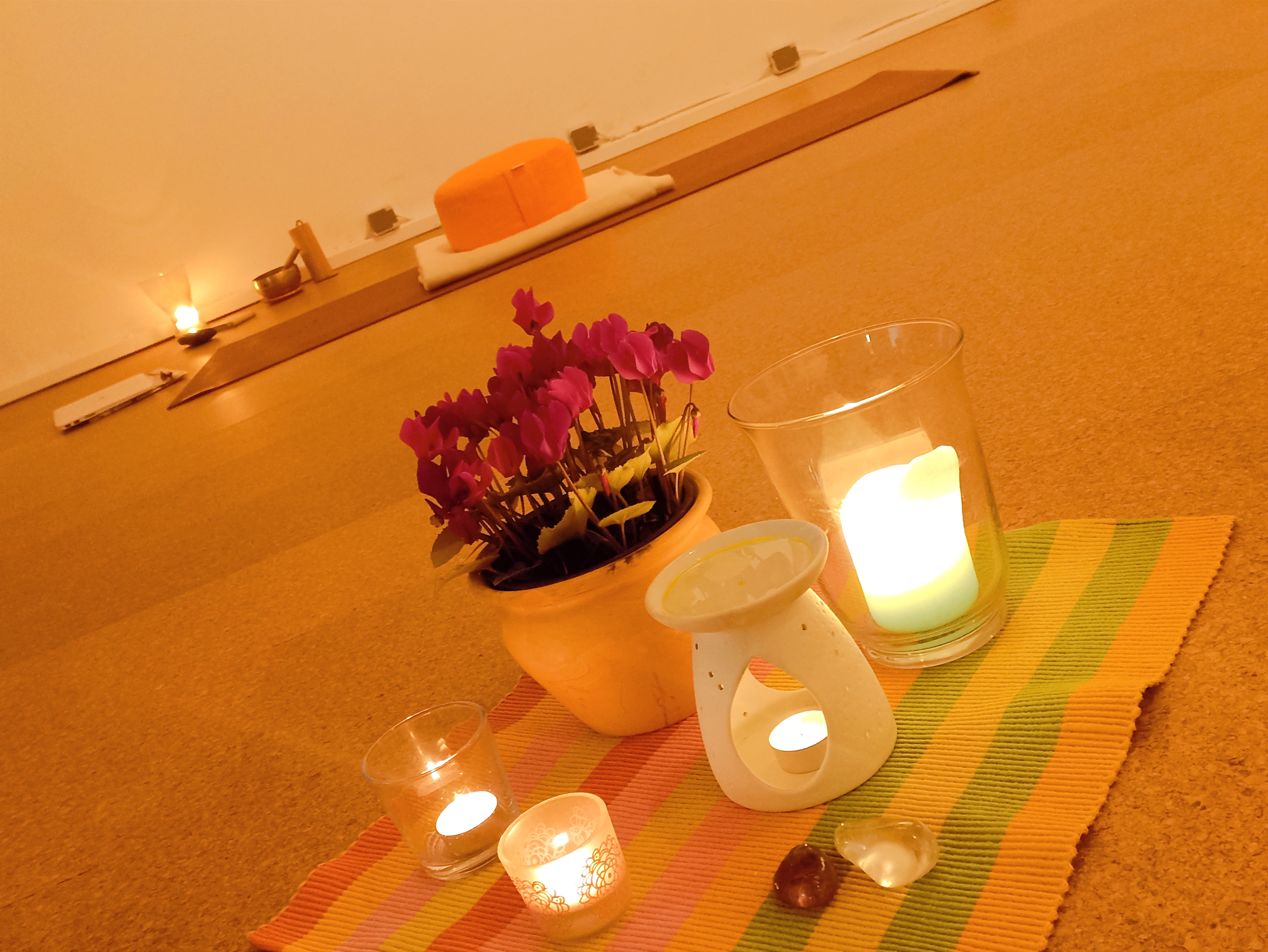 Clase de yoga - vorhandenes Yogazubehör: Yogamatten - Hessen Süd - Yoga bewegt