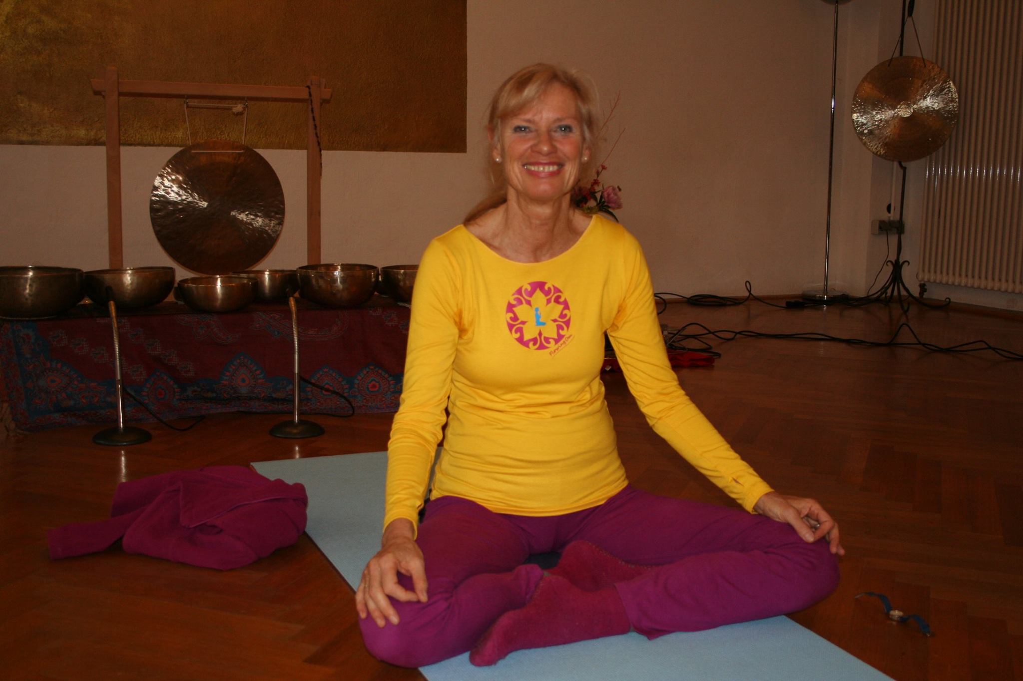 Clase de yoga - geeignet für: Ältere Menschen - Alemania - Yin- Yoga mit Klangschalen - Hatha- und Yin-Yoga  Hormonyoga-Seminare, Yoga-Reisen