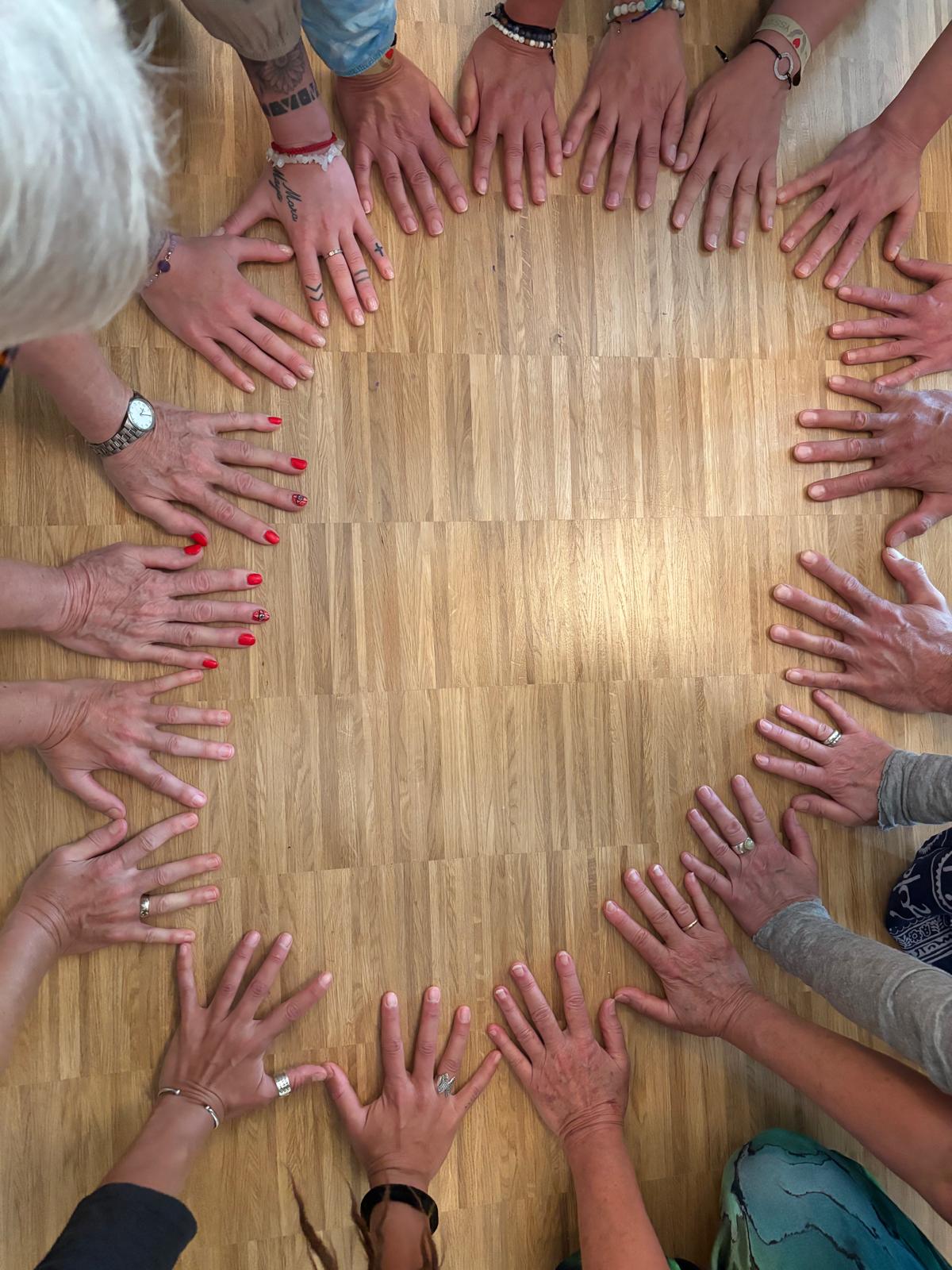 Yogalehrer Ausbildung: Heilyogalehrer*in nach Jeannette Krüssenberg  Ausbildung mit Zertifikat in 12 Modulen