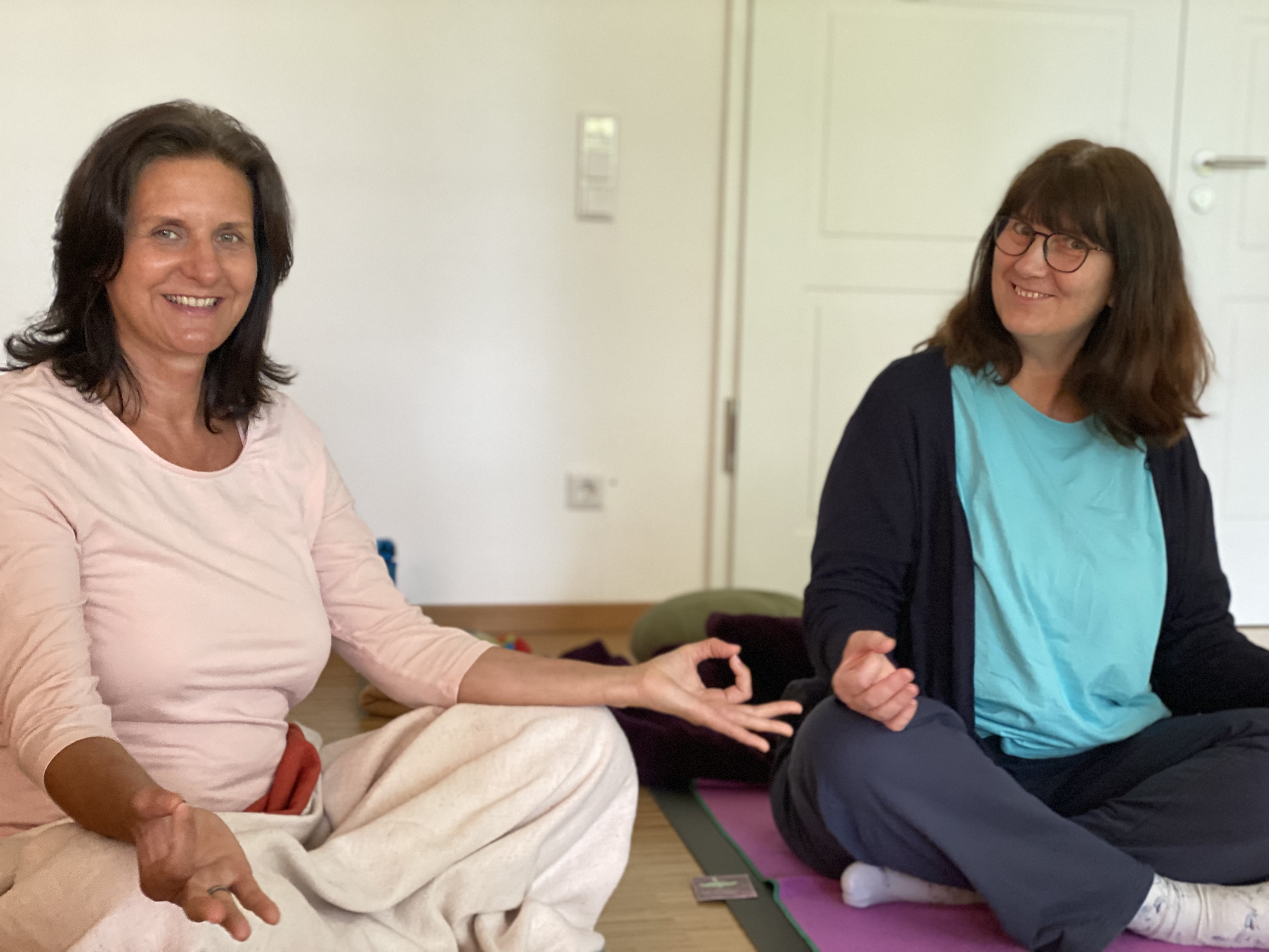 Yogalehrer Ausbildung: Team: Jutta und Tanja - Heilyogalehrer*in nach Jeannette Krüssenberg  Ausbildung mit Zertifikat in 12 Modulen