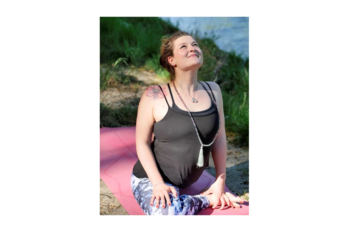 Yoga: Spielerisch arbeiten wir mit unserem Körper und lernen uns auf diesem Weg besser kennen.  - Yoga mit Steffi