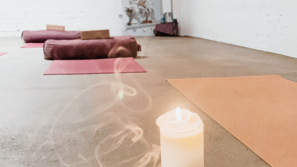 Clase de yoga - Berlina - HATHA YOGA für SCHWANGERE - Krankenkassenkurs - Gesundheitskurs - Präventionskurs