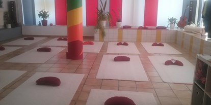 Yogakurs - Kurssprache: Deutsch - Region Schwaben - Yoga-Vitalstudio "Mein Weg zum Glück"
 - Sandra Glück