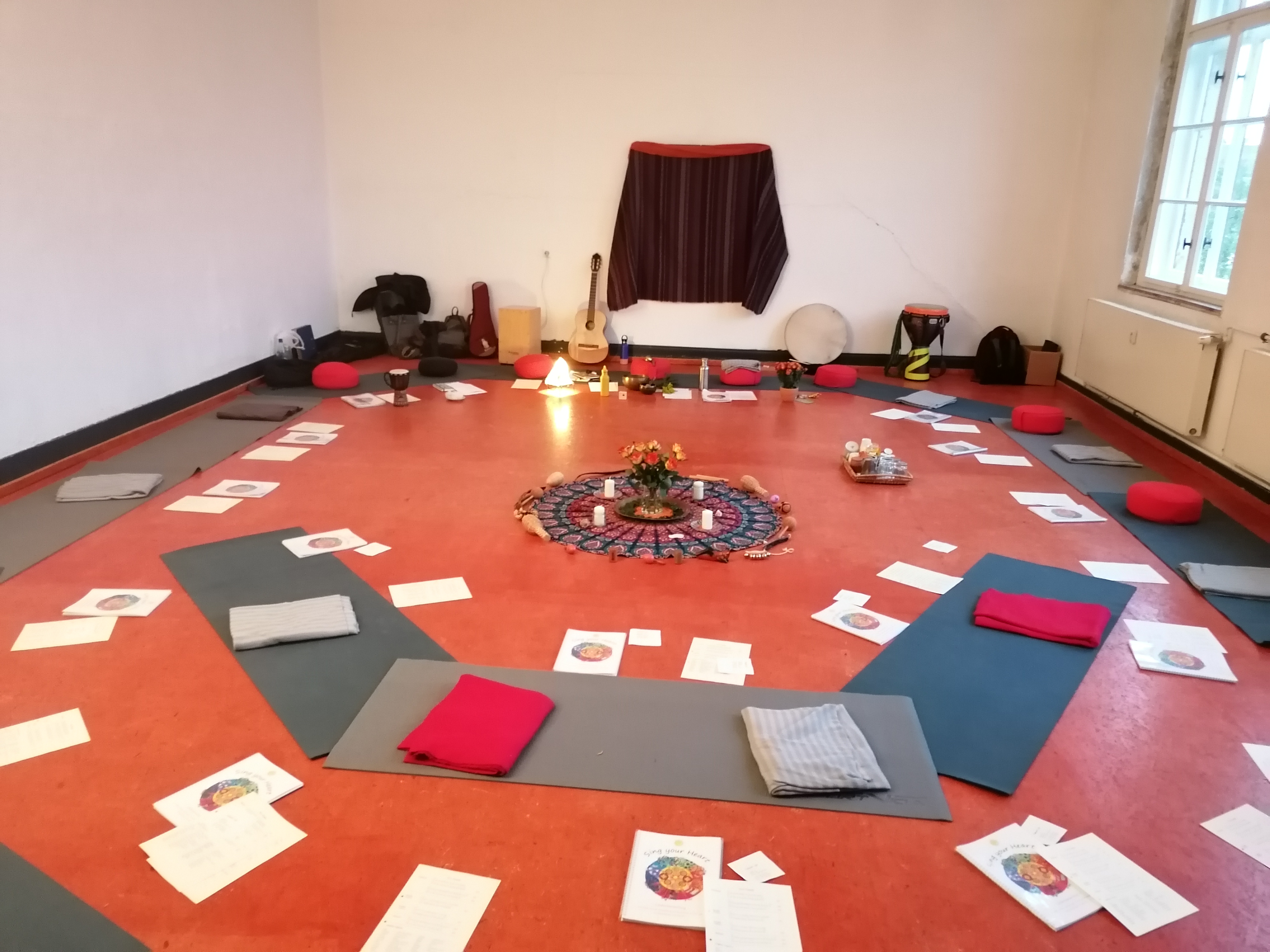 Yoga course - geeignet für: Anfänger - Mantra Singkreis