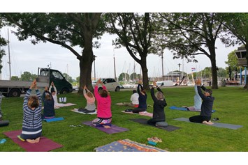 Yogaevent: AUSGEBUCHT! Yoga & Segeln auf dem Ijsselmeer in Holland Juni 2024