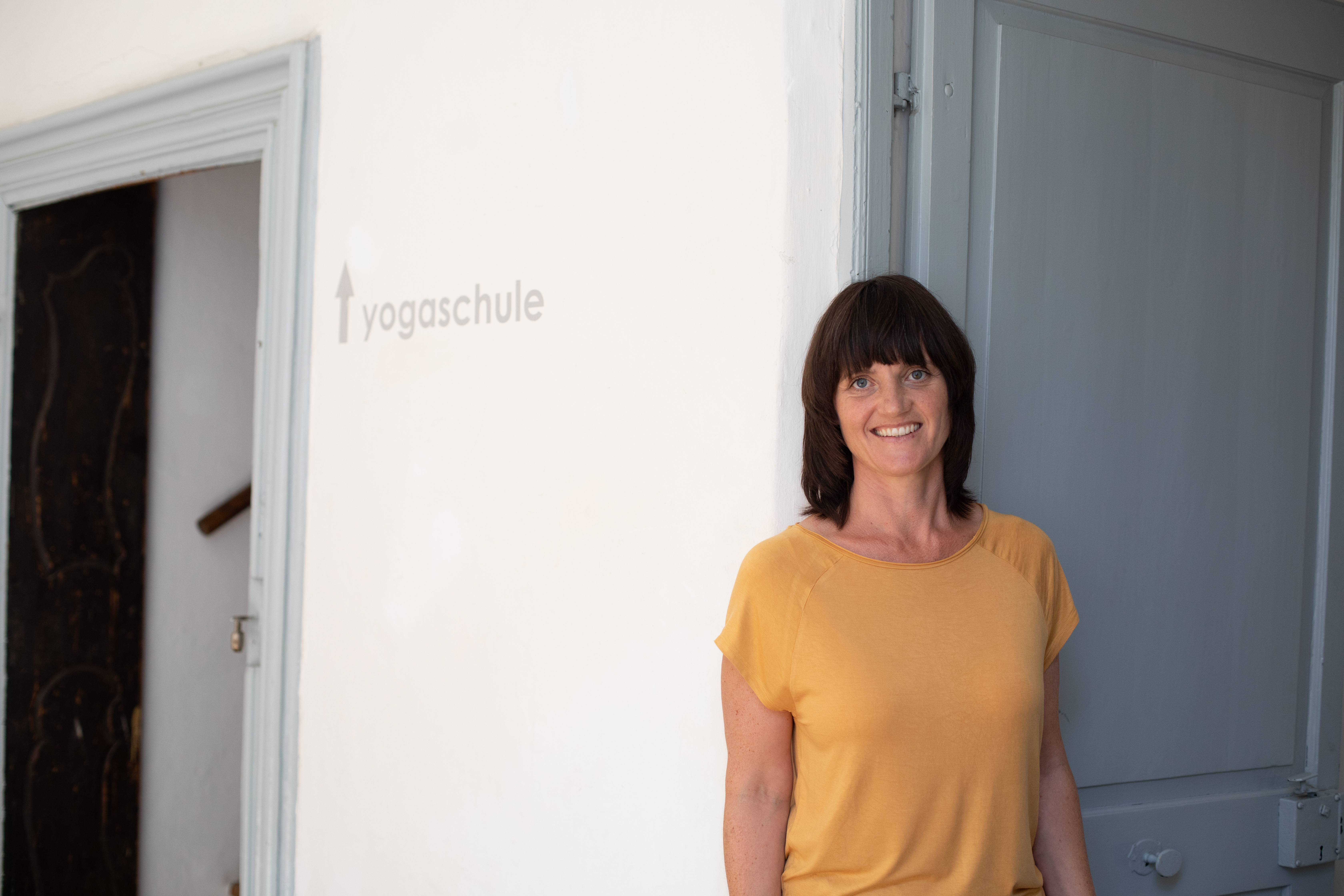 Clase de yoga - vorhandenes Yogazubehör: Yogamatten - Ingrid, Schulleitung - Yogalehrausbildung BDY - Krankenkassen anerkannt 