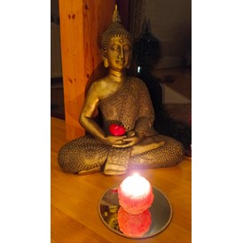 Yoga: Goldener Buddha - Gesundheit für Männer - MediYogaSchule (c)