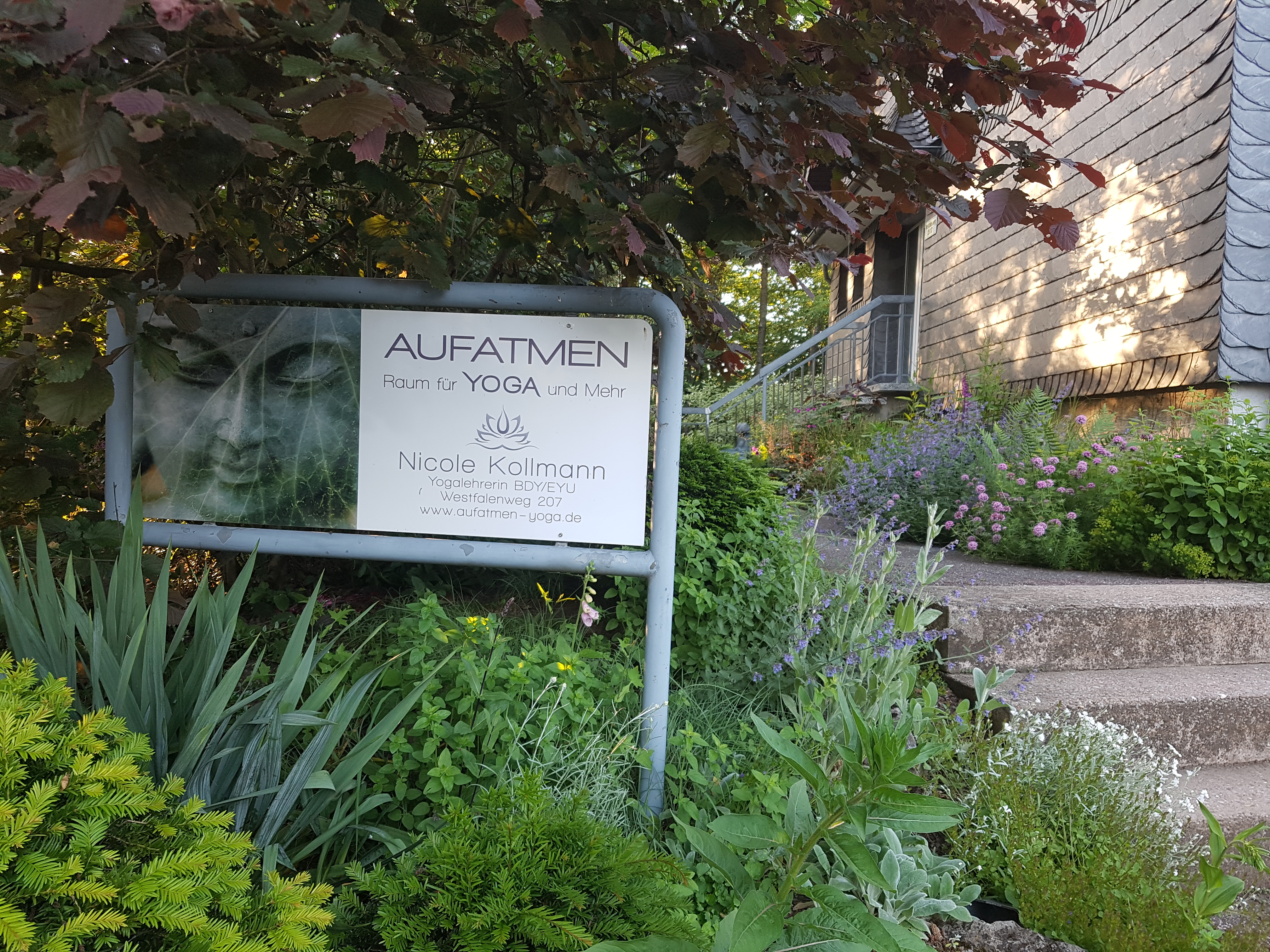 Yoga course - vorhandenes Yogazubehör: Yogagurte - North Rhine-Westphalia - Eingang zum Aufatmen - "Raum für Yoga und Mehr" Studio - Aufatmen ~ Raum für Yoga und Mehr