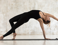 Yoga: Kraftvoll-fließendes Vinyasa-Yoga