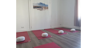 Yogakurs - geeignet für: Fortgeschrittene - Friedberg (Wetteraukreis) - Yogaraum nahe Stadtzentrum von Bad Nauheim für bis zu sechs Personen.  - Yoga für Ungeübte und Geübte