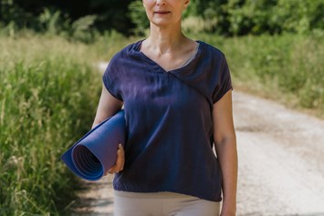 Yoga: Gabriela Zwick, Yogalehrerin und Therapeutin für Yogatherapie und NSTI/Neuro Yoga (Traumaarbeit) - Yoga parenam