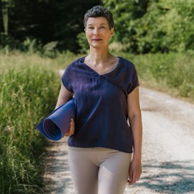Yoga: Gabriela Zwick, Yogalehrerin und Therapeutin für Yogatherapie und NSTI/Neuro Yoga (Traumaarbeit) - Yoga parenam