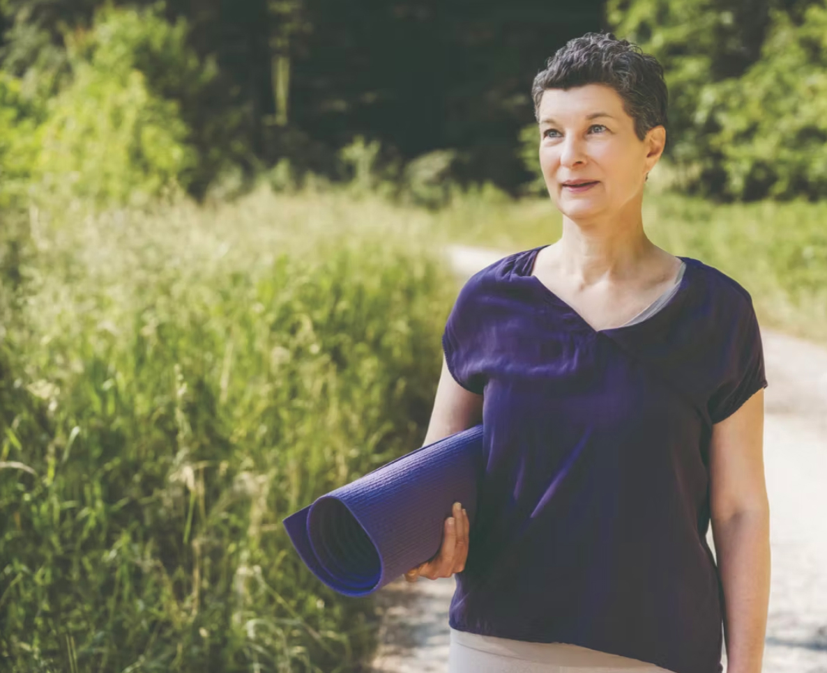 Yoga: Gabriela Zwick praktiziert und studiert Yoga seit 2002 und taucht seitdem immer tiefer in Hatha Yoga, Atem, Ayurveda, Neuroregulation oder die Trauma-Integration mit NSTI® und Neuro Yoga® ein.  - Yoga parenam, Yoga Gruppen, Workshops, Yogatherapie