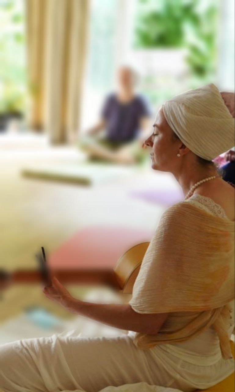 Clase de yoga - spezielle Yogaangebote: Mantrasingen (Kirtan) - Kundalini Yoga in Weimar & Online