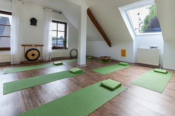 Yoga: YOGA-Raum - Sabine Cauli   Yoga & Klang - Wege zur Entspannung