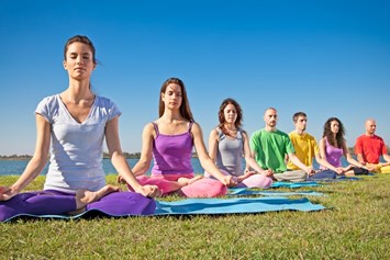 Yoga: YOGA GANZ PRIVAT:  

Dieses Event richtet sich an Menschen die sich kennen, die Lust auf Yoga haben und dabei gerne unter sich sein möchten (z.B. Freundinnen, Freunde, Familien, Paare, Menschen im reifen Alter, Menschen mit Bewegungseinschränkungen, Arbeitskollegen/innen usw.).

In diesem ausgewählten Kreis und in angenehmer Atmosphäre können die Teilnehmer die ganzheitliche, entspannende und gesundheitsfördernde Wirkung des Yoga auf besondere Weise erleben.

Die Teilnehmer müssen sich nicht an vorgegebene Termine halten, sondern können mit mir einen Wunschtermin vereinbaren. Es ist außerdem möglich, ganz gezielt und sehr individuell auf Wünsche und Themen der jeweiligen Gruppe
(4 bis 6 Teilnehmer) einzugehen.

Termin nach Vereinbarung ! - Sabine Cauli   Yoga & Klang - Wege zur Entspannung