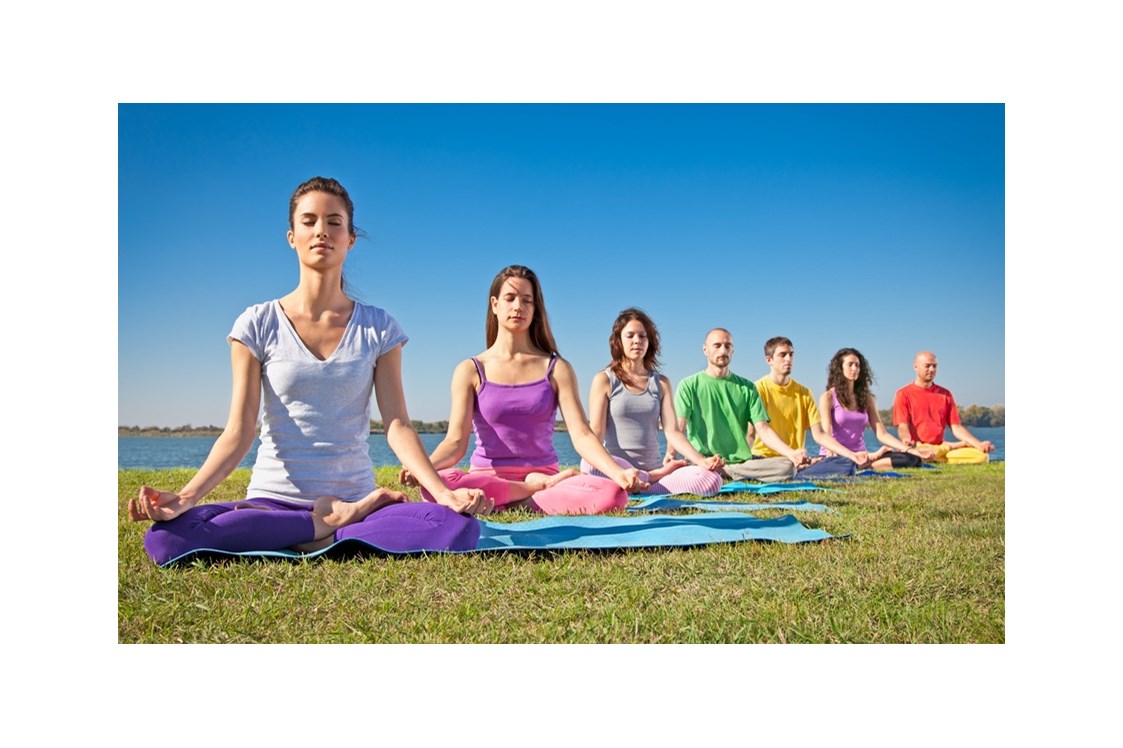 Yoga: YOGA GANZ PRIVAT:  

Dieses Event richtet sich an Menschen die sich kennen, die Lust auf Yoga haben und dabei gerne unter sich sein möchten (z.B. Freundinnen, Freunde, Familien, Paare, Menschen im reifen Alter, Menschen mit Bewegungseinschränkungen, Arbeitskollegen/innen usw.).

In diesem ausgewählten Kreis und in angenehmer Atmosphäre können die Teilnehmer die ganzheitliche, entspannende und gesundheitsfördernde Wirkung des Yoga auf besondere Weise erleben.

Die Teilnehmer müssen sich nicht an vorgegebene Termine halten, sondern können mit mir einen Wunschtermin vereinbaren. Es ist außerdem möglich, ganz gezielt und sehr individuell auf Wünsche und Themen der jeweiligen Gruppe
(4 bis 6 Teilnehmer) einzugehen.

Termin nach Vereinbarung ! - Sabine Cauli   Yoga & Klang - Wege zur Entspannung