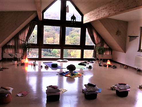 Yogaevent: Yin Yoga und Malen im ehem. Kloster Allerheiligenberg in Lahnstein