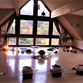 Yogaevent: Yin Yoga und Malen im ehem. Kloster Allerheiligenberg in Lahnstein