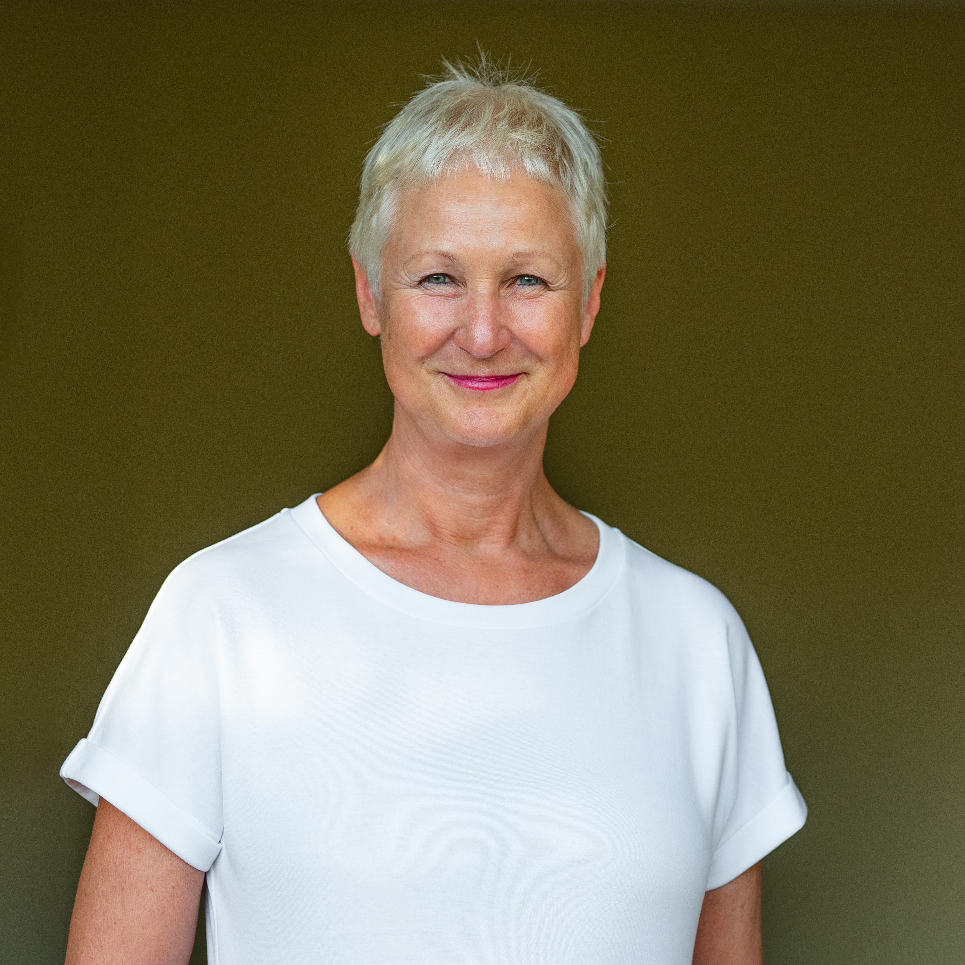 Cosmic Healing Breath Coach Ausbildung -Breathwork & Cosmic Healing & Aufstellungsarbeit Our yoga teachers introduce themselves... Jeannette Krüssenberg