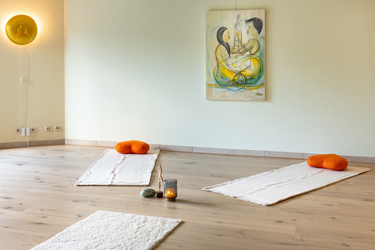 Eine intensive Reise durch die 7 Chakren mit Heilyoga nach Jeannette Krüssenberg Impressions in pictures Yoga healing room