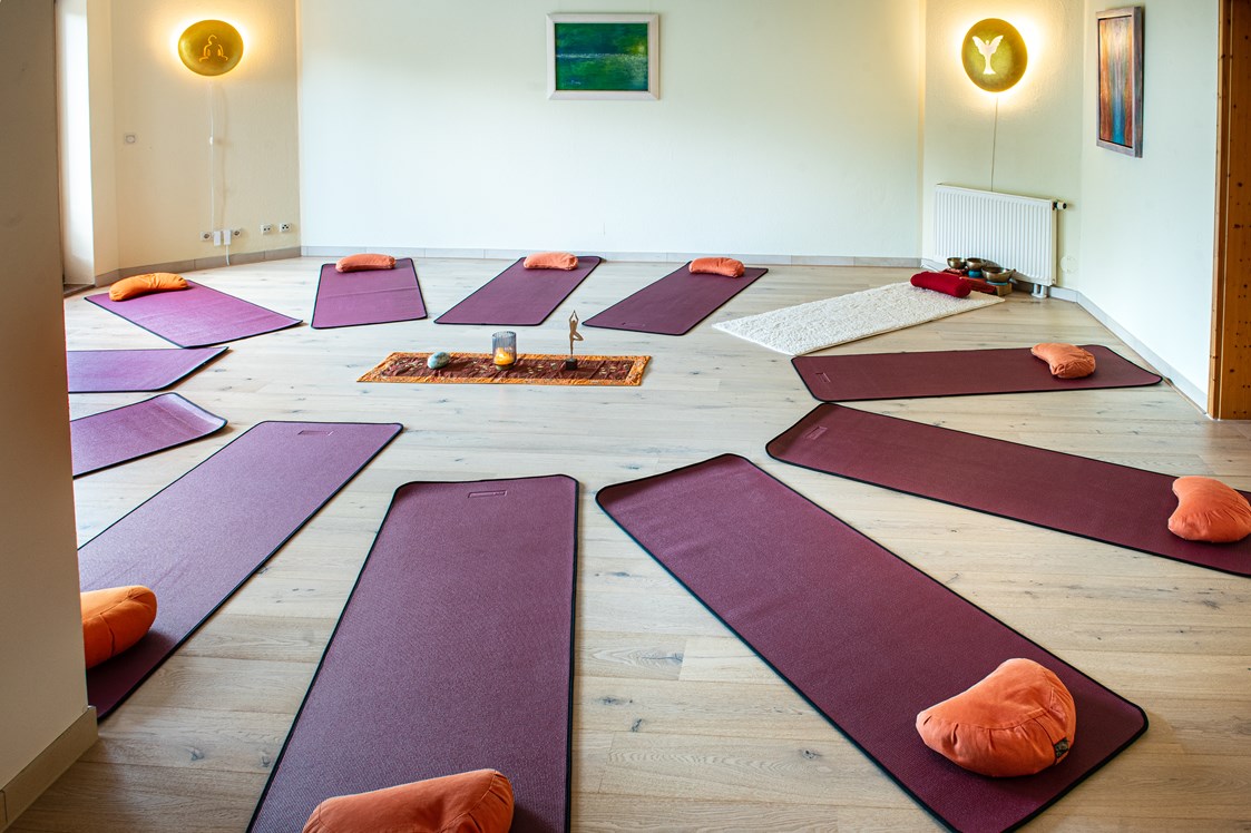 Yogalehrer Ausbildung: Eine intensive Reise durch die 7 Chakren mit Heilyoga nach Jeannette Krüssenberg