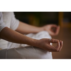 Yoga: Hatha Yoga in der Tradition des Kundalini Yoga Kornwestheim mit Christine Fischer 