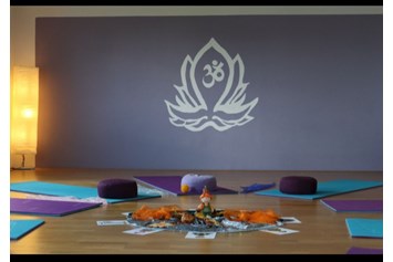 Yoga: Kinderyoga in Geschichten eingebettet, Themen bezogene Materialien  - yogakidsluebeck.de