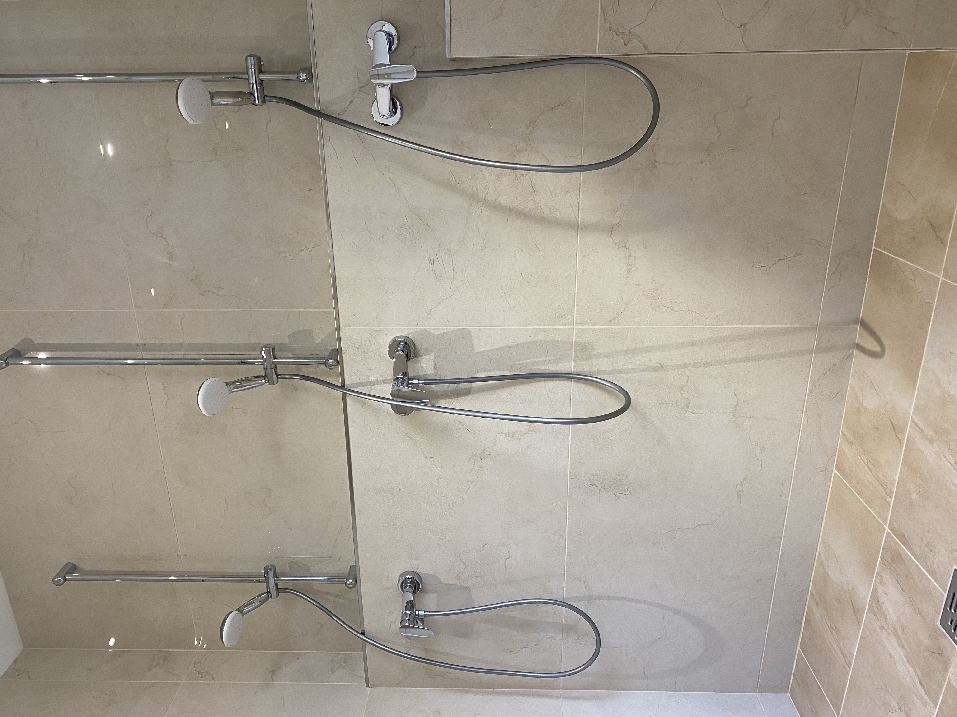 Clase de yoga - Art der Yogakurse: Offene Yogastunden - Berlin-Stadt Friedenau - Duschen - Yoga & More Berlin