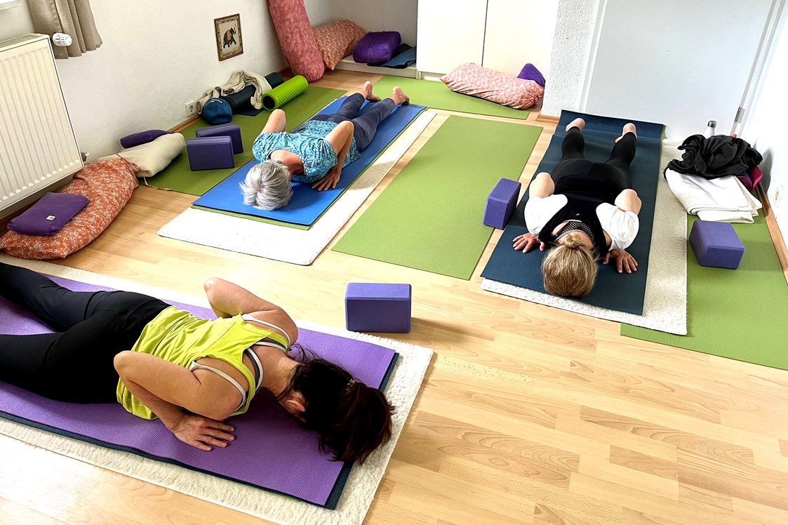 Yoga: Kleine Gruppen Max. 6 Personen - Raum für TriYoga in Hanau CorinaYoga