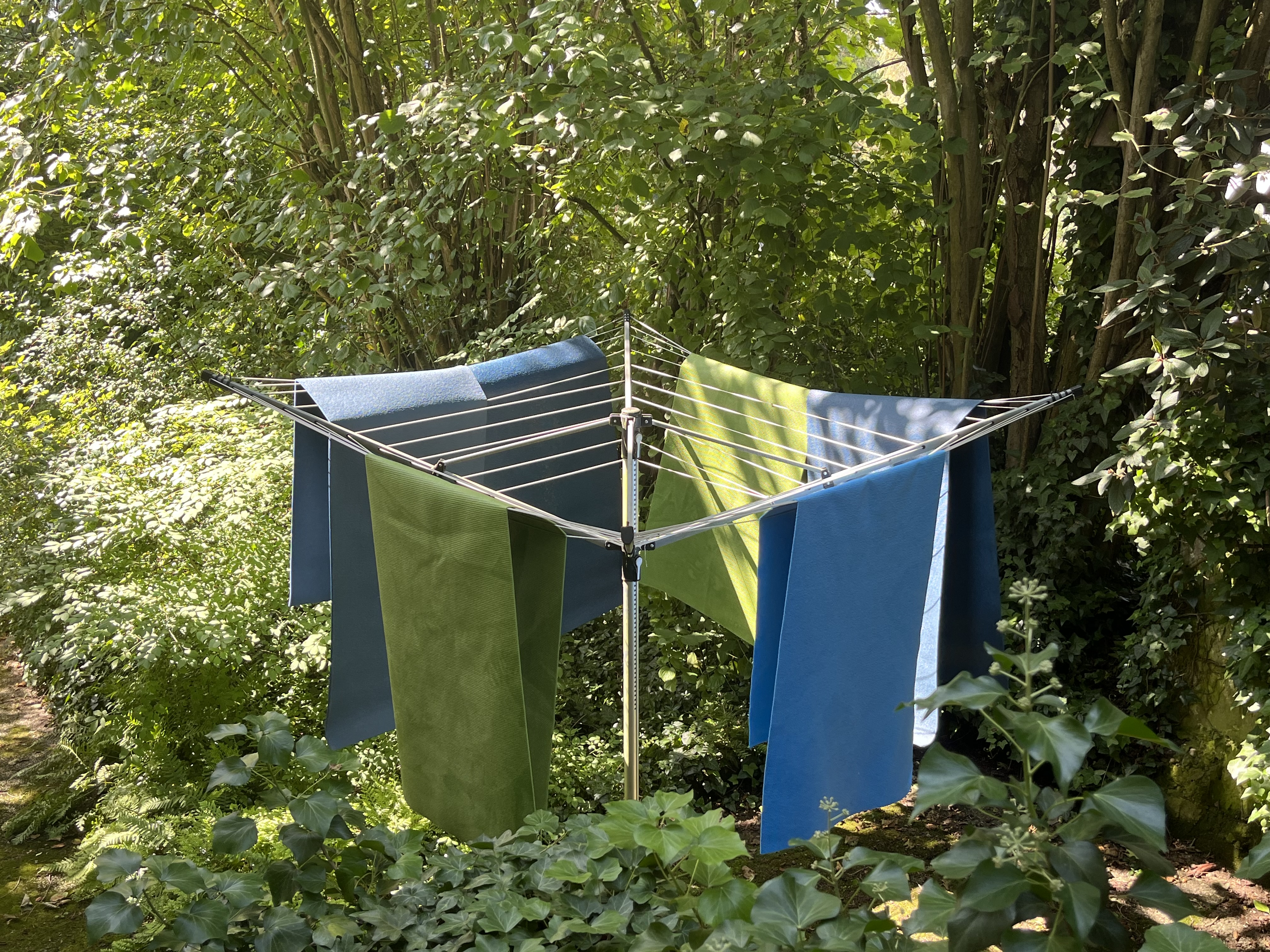 Yoga: Reinigung der Yogamatten, und Übungsmaterial in jedem neuen Kurs .  - Raum für TriYoga in Hanau CorinaYoga