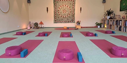 Yogakurs - vorhandenes Yogazubehör: Yogamatten - Deutschland - Raum Shiva  - Yogazentrum Chemnitz Silvio Reiß