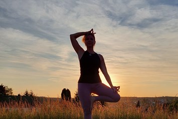 Yoga: Baum Birgit Schaz PraxisBewusstSein.de  - Hatha Yoga - Präventionskurs - Birgit Schaz - PraxisBewusstSein