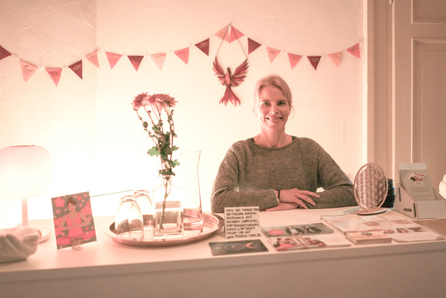 Clase de yoga - Ambiente: Große Räumlichkeiten - Alemania - phoenix yoga