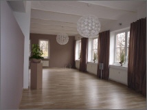 Yogakurs - Kurse mit Förderung durch Krankenkassen - Schleswig-Holstein - Schöner großer Raum mit Fußbodenheizung  - Art of Balance