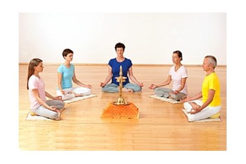 Yoga: Gratis: Meditationsabende (Satsang) jeden Mittwoch 20 h, Samstag und Sonntag jeweils 18 h.  - Sivananda Yoga Vedanta Zentrum Berlin