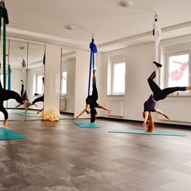 Yoga: Aerial Yoga Workshop - Vera Kern-Schunk YogaStudio GlücksRaumGefühl