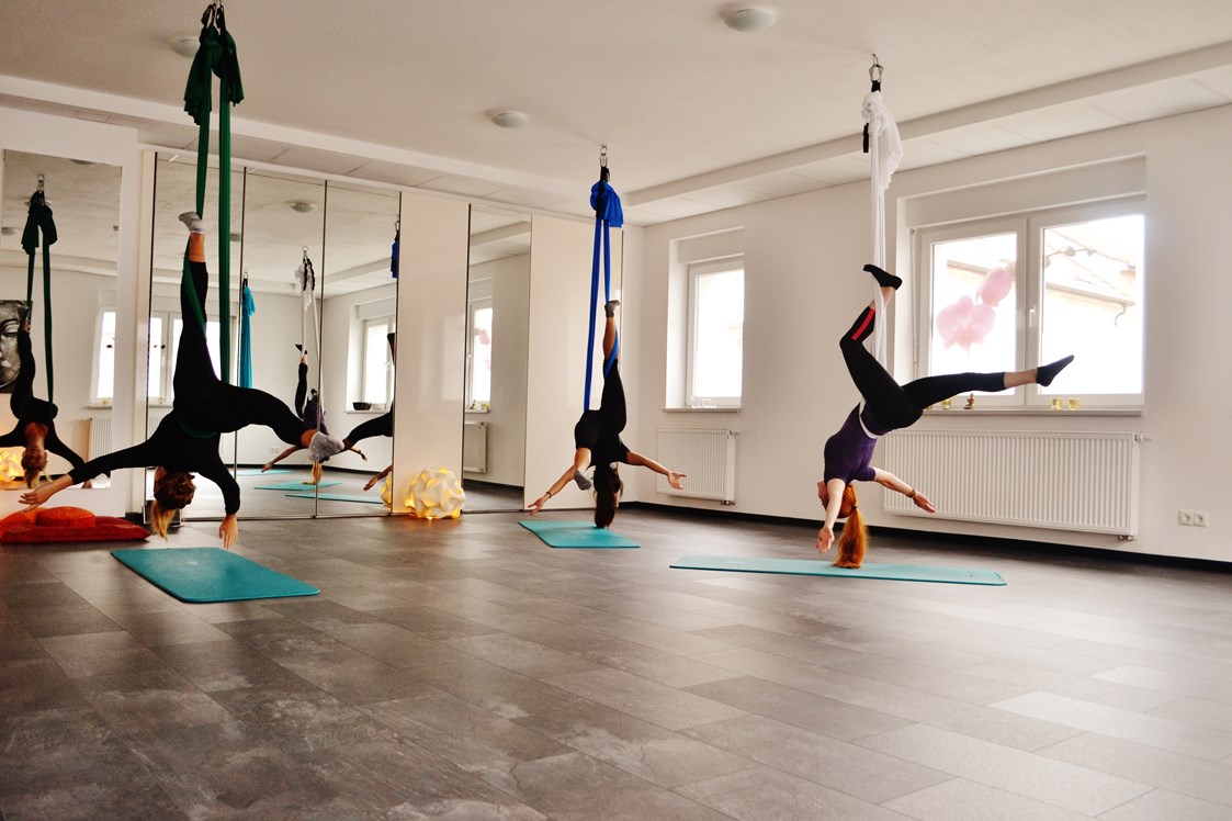 Yoga: Aerial Yoga Workshop - Vera Kern-Schunk YogaStudio GlücksRaumGefühl