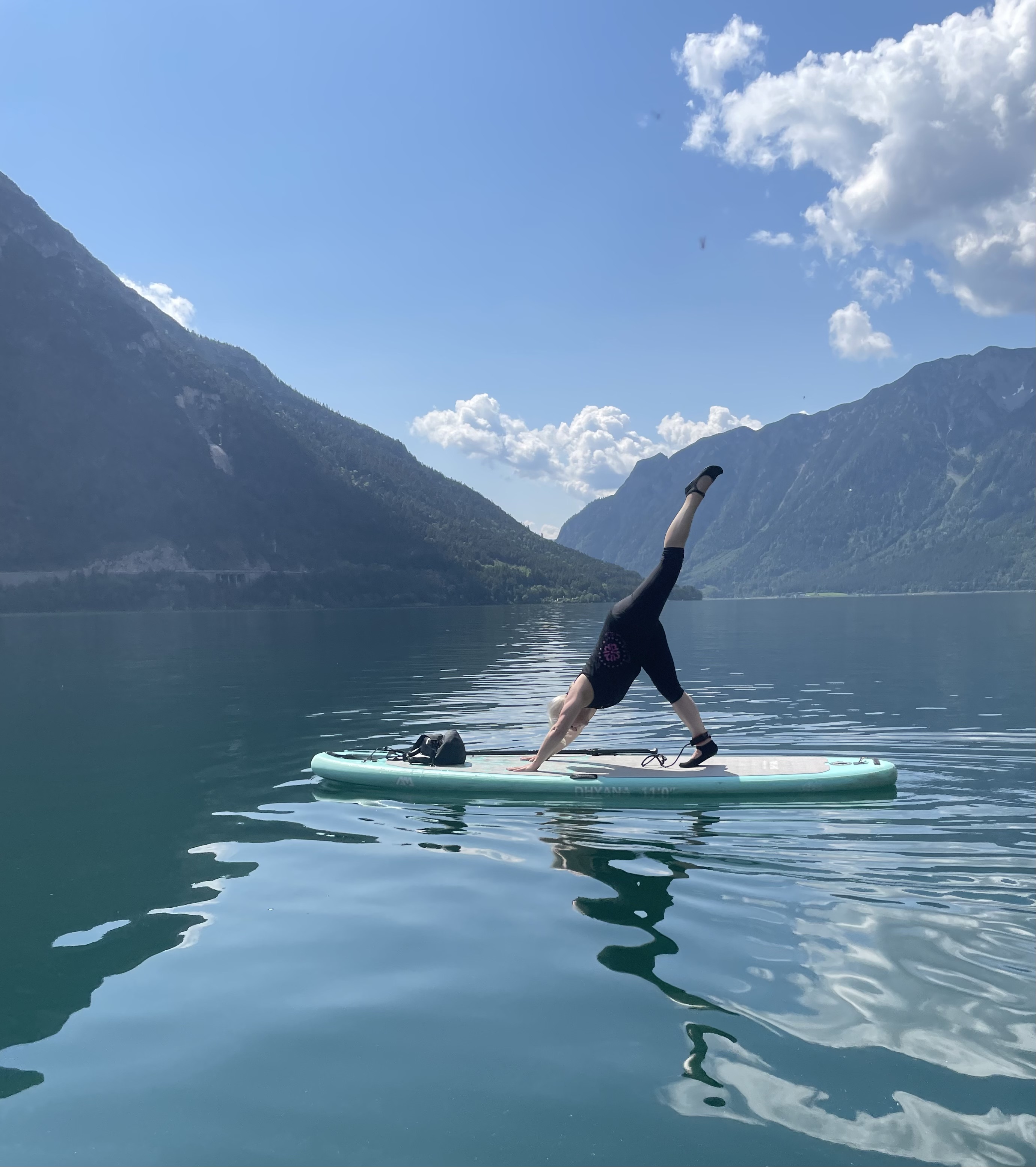 Yoga: WOGA Yoga auf dem Wasser -  YogaStudio GlücksRaumGefühl Yoga mit Anjana Vera