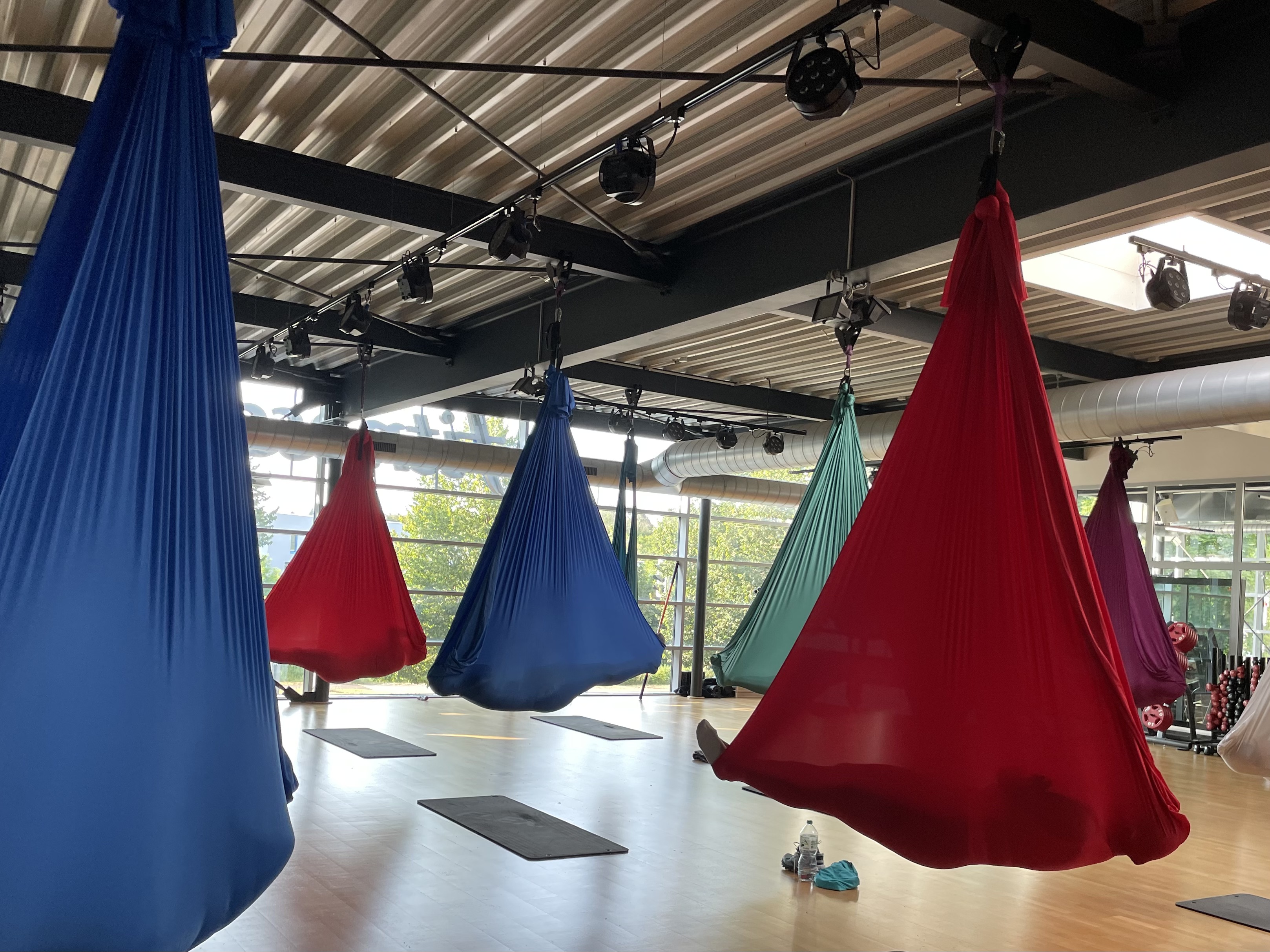 Yoga: Aerial Yoga
Yoga mit Anjana Vera -  YogaStudio GlücksRaumGefühl Yoga mit Anjana Vera