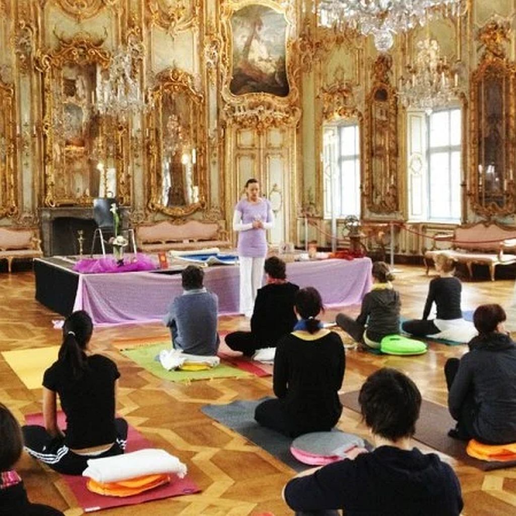 Clase de yoga - Yogastil: Atem-Yoga - Baviera - Yoga im Schätzler Palais Augsburg - lange yoga nacht augsburg