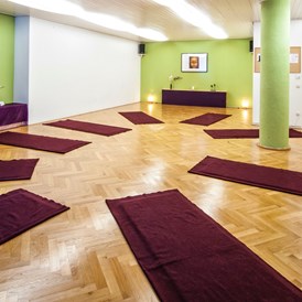 Yoga: LEBENSRAUM LINZ, Dinghoferstr. 38, 4020 Linz, im Innenhof rechts halten - Nityananda Priesner