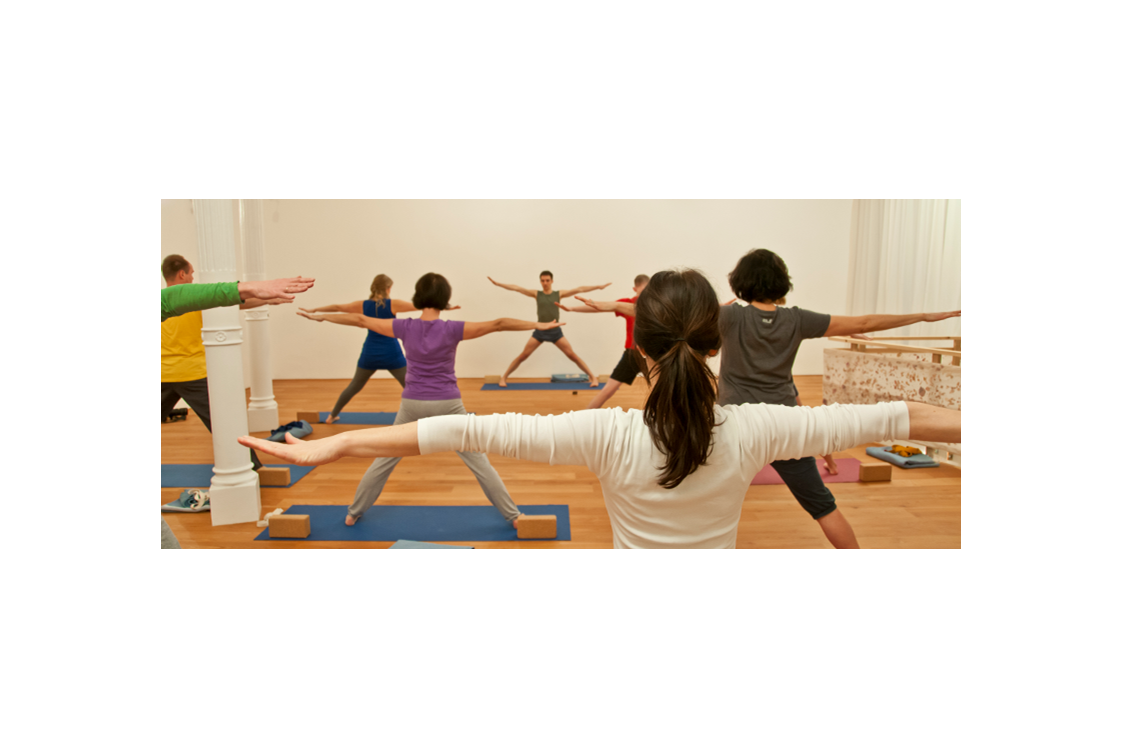 Yoga: Unterricht im Yogaraum "Loretto" in der Baslerstr. 42 in Freiburg.  - Daniel Weidenbusch