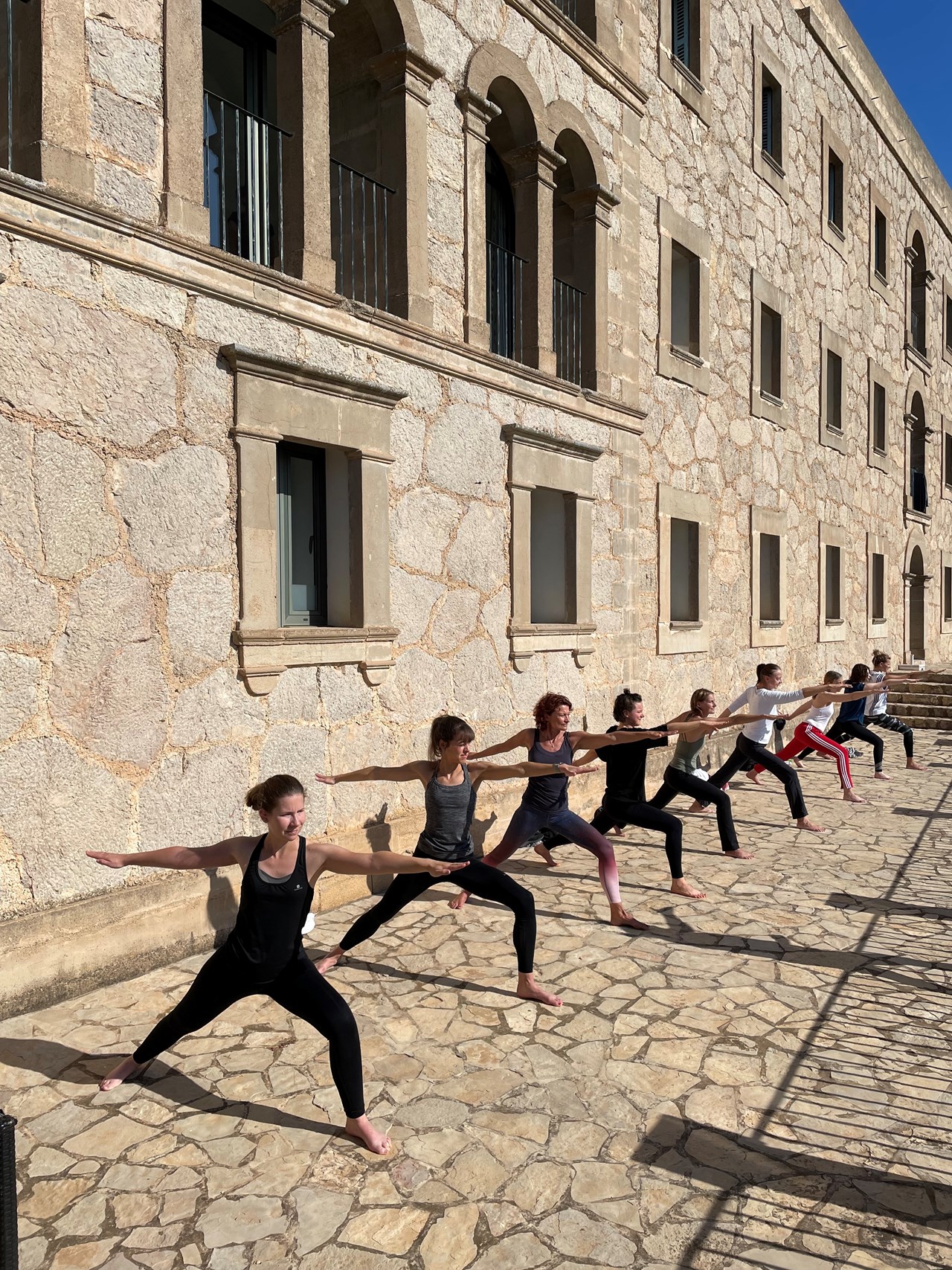 Yoga & Meditation in einem alten Kloster auf Mallorca Eindrücke in Bildern der Unterkunft Yoga im Freien