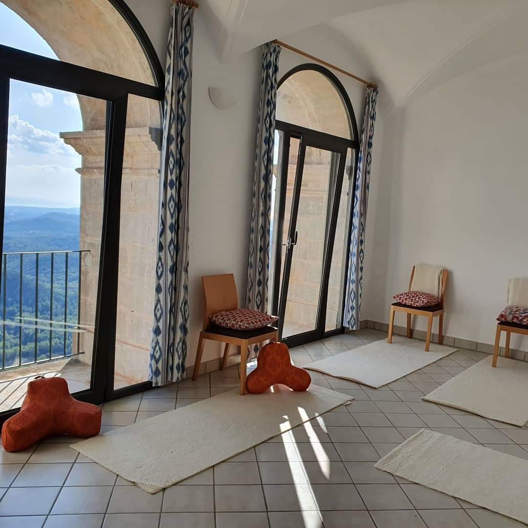 Yoga & Meditation in einem alten Kloster auf Mallorca Eindrücke in Bildern der Räumlichkeiten Yoga Raum