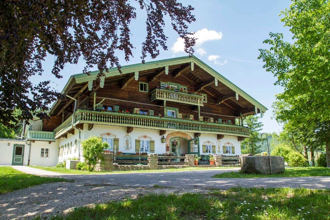 Yoga & Detox Delight im Labenbachhof bei Ruhpolding Impressions in pictures of the rooms Exterior view of farmhouse
