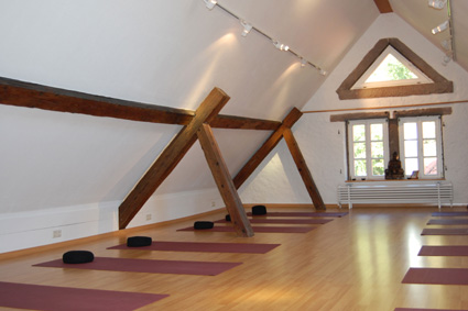 Yogakurs - vorhandenes Yogazubehör: Stühle - Baden-Württemberg - Yoga Viveka - Ute & Magnus Selcho