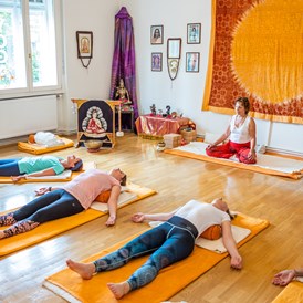 Yogalehrer Ausbildung: Tiefenentspannung mit Yoga Nidra - Zertifizierte Yoga-Nidra Ausbildung Start 20./21. April 2024